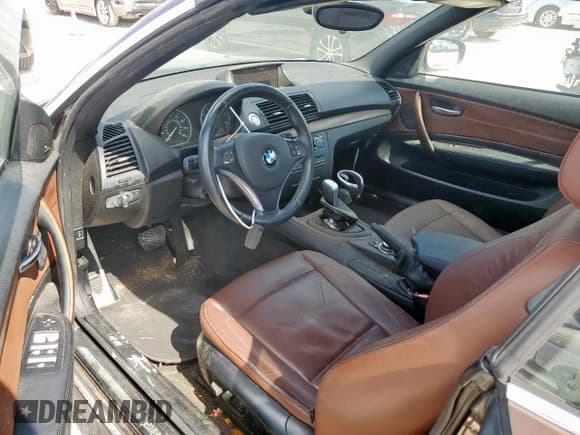 ✅ 2012 BMW 1 Series 128i • VIN: WBAUL7C58CVM83122 • Lot: 65450675. Wystawiony na Copart z przebiegiem 102 654 mil. Bezpłatny archiwum sprzedaży aukcyjnych z USA i szczegółowy raport historii pojazdu na DreamBid. Zdjęcie 8.