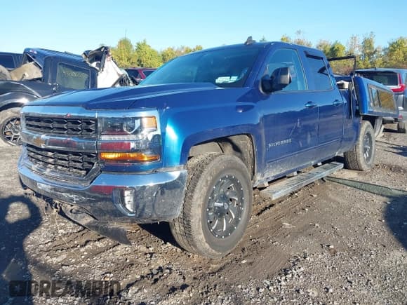 ✅ 2018 Chevrolet Silverado 1500 LT • VIN: 2GCVKREC8J1102806 • Lot: 43322949. Wystawiony na IAAI z przebiegiem 87 263 mil. Bezpłatny archiwum sprzedaży aukcyjnych z USA i szczegółowy raport historii pojazdu na DreamBid. Zdjęcie 18.