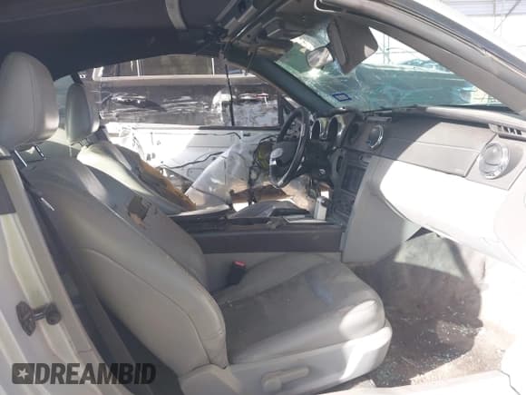 ✅ 2007 Ford Mustang Deluxe • VIN: 1ZVFT84N375205957 • Lot: 41728914. Listed on IAAI with Not provided. Free auction sales archive from the USA and detailed vehicle history report at DreamBid. Image 5.