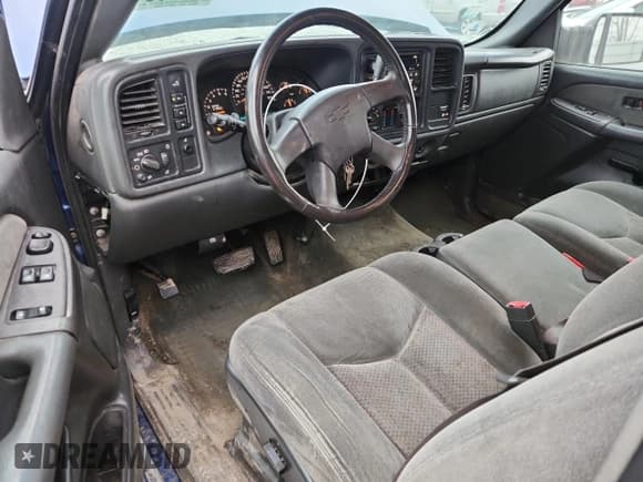 ✅ 2003 Chevrolet Silverado 2500HD LS • VIN: 1GCHK29U13E265418 • Lot: 92708415. Wystawiony na Copart z przebiegiem 211 182 mil. Bezpłatny archiwum sprzedaży aukcyjnych z USA i szczegółowy raport historii pojazdu na DreamBid. Zdjęcie 8.