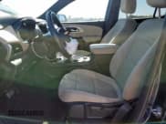 ✅ 2023 Chevrolet Traverse LS • VIN: 1GNEVFKW0PJ204014 • Lot: 90359205. Wystawiony na Copart z przebiegiem 16 792 mil. Bezpłatny archiwum sprzedaży aukcyjnych z USA i szczegółowy raport historii pojazdu na DreamBid. Zdjęcie 7.