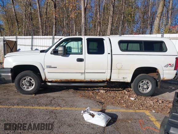 ✅ 2007 Chevrolet Silverado 2500HD LT2 • VIN: 1GCHK29D27E126212 • Лот: 43600930. Опубликован ранее на IAAI с пробегом Не указан. Бесплатный доступ к архиву аукционных продаж из США и подробный отчёт об истории автомобиля на DreamBid. Изображение 14.