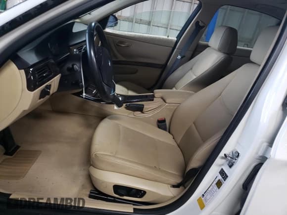 ✅ 2006 BMW 3 Series 325i • VIN: WBAVB17536NK35556 • Lot: 55650085. Wystawiony na Copart z przebiegiem 149 964 mil. Bezpłatny archiwum sprzedaży aukcyjnych z USA i szczegółowy raport historii pojazdu na DreamBid. Zdjęcie 7.