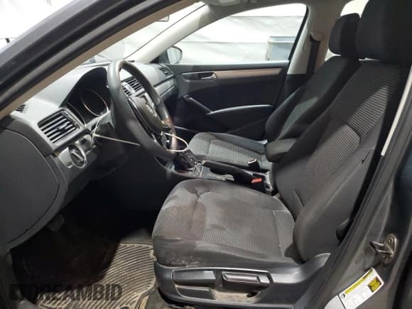 ✅ 2017 Volkswagen Passat S • VIN: 1VWAT7A38HC036166 • Лот: 85384945. Опубликован ранее на Copart с пробегом 122 426 миль. Бесплатный доступ к архиву аукционных продаж из США и подробный отчёт об истории автомобиля на DreamBid. Изображение 7.