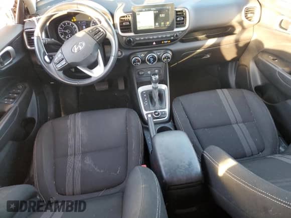 ✅ 2020 Hyundai Venue SEL • VIN: KMHRC8A3XLU034509 • Лот: 83089554. Размещён на Copart с пробегом 58 845 миль миль. Получите бесплатный доступ к архиву аукционных продаж из США и посмотрите подробный отчёт об истории автомобиля на DreamBid. Изображение 8.