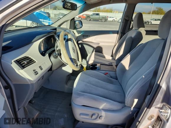 ✅ 2014 Toyota Sienna LE • VIN: 5TDJK3DCXES089245 • Lot: 86822595. Listed on Copart with 130,649 mi. Free auction sales archive from the USA and detailed vehicle history report at DreamBid. Image 7.