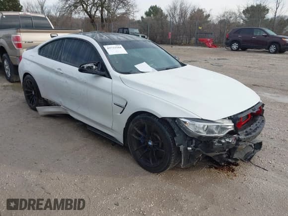 ✅ 2015 BMW M4 • VIN: WBS3R9C52FK334664 • Lot: 43733344. Listed on IAAI with 85,239 mi. Free auction sales archive from the USA and detailed vehicle history report at DreamBid. Image 1.