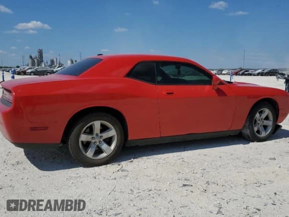 ✅ 2010 Dodge Challenger SE • VIN: 2B3CJ4DV3AH189958 • Lot: 74422104. Wystawiony na Copart z przebiegiem 152 088 mil. Bezpłatny archiwum sprzedaży aukcyjnych z USA i szczegółowy raport historii pojazdu na DreamBid. Zdjęcie 3.