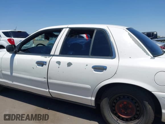 ✅ 1998 Ford Crown Victoria Police • VIN: 2FAFP71WXWX115531 • Lot: 42500505. Wystawiony na IAAI z przebiegiem 197 158 mil. Bezpłatny archiwum sprzedaży aukcyjnych z USA i szczegółowy raport historii pojazdu na DreamBid. Zdjęcie 14.