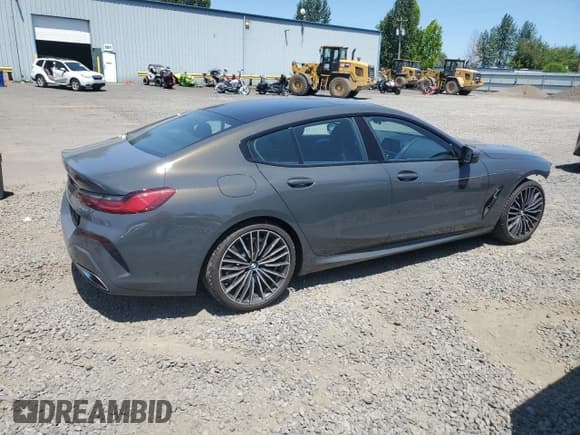 ✅ 2022 BMW 8 Series 840i • VIN: WBAGV4C00NCJ10004 • Лот: 61475915. Опубликован ранее на Copart с пробегом 43 102 миль. Бесплатный доступ к архиву аукционных продаж из США и подробный отчёт об истории автомобиля на DreamBid. Изображение 3.