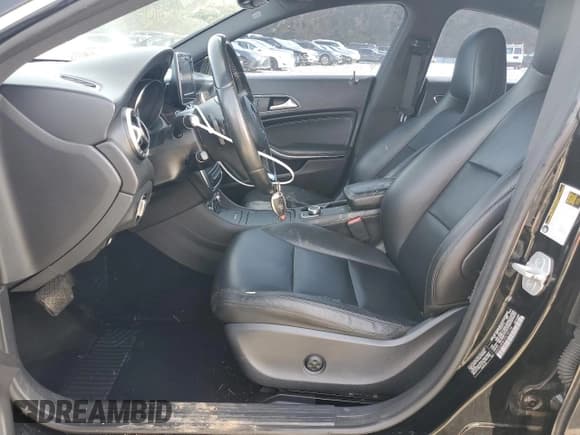 ✅ 2015 Mercedes-Benz CLA 250 • VIN: WDDSJ4EB1FN190108 • Lot: 87386025. Wystawiony na Copart z przebiegiem 164 925 mil. Bezpłatny archiwum sprzedaży aukcyjnych z USA i szczegółowy raport historii pojazdu na DreamBid. Zdjęcie 7.