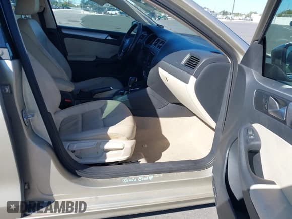 ✅ 2015 Volkswagen Jetta SE • VIN: 3VWD17AJ7FM238509 • Lot: 43698803. Wystawiony na IAAI z przebiegiem 116 651 mil. Bezpłatny archiwum sprzedaży aukcyjnych z USA i szczegółowy raport historii pojazdu na DreamBid. Zdjęcie 5.