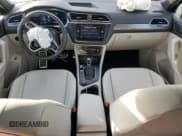 ✅ 2022 Volkswagen Tiguan SE R-Line Black • VIN: 3VV8B7AX4NM011655 • Lot: 93042835. Wystawiony na Copart z przebiegiem 32 455 mil. Bezpłatny archiwum sprzedaży aukcyjnych z USA i szczegółowy raport historii pojazdu na DreamBid. Zdjęcie 8.