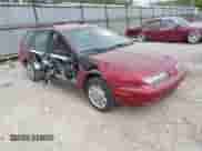 1996 Saturn SW z VIN 1G8ZJ8272TZ346249, wystawiony jako IAAI lot #43384611 z przebiegiem 182 853 mil mil oraz . Historia ofert i sprzedaży dostępna na DreamBid. Obrazek 1.