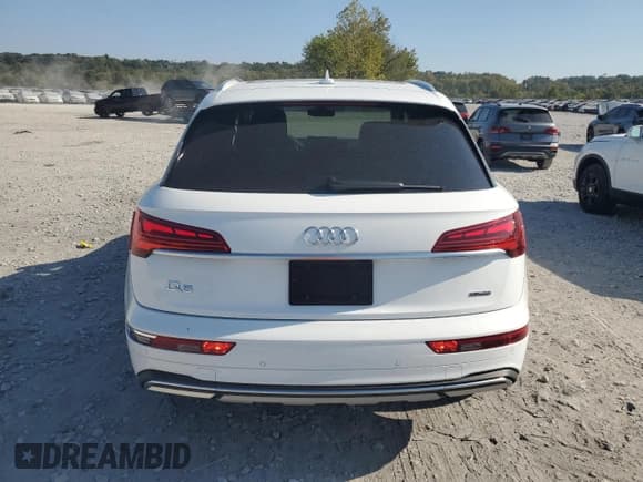 ✅ 2021 Audi Q5 Premium Plus • VIN: WA1BAAFY1M2130611 • Lot: 86498705. Wystawiony na Copart z przebiegiem 49 574 mil. Bezpłatny archiwum sprzedaży aukcyjnych z USA i szczegółowy raport historii pojazdu na DreamBid. Zdjęcie 6.
