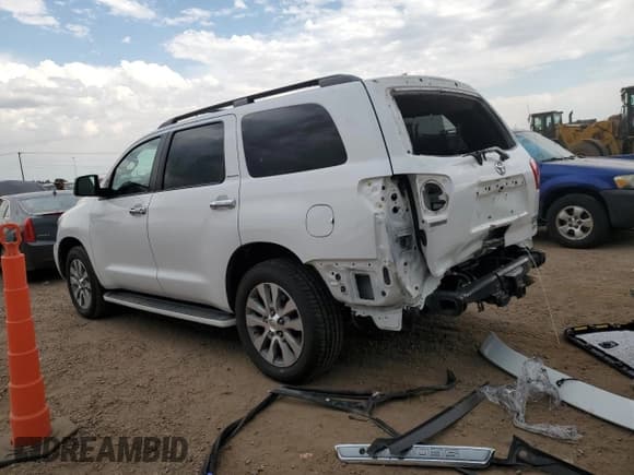 ✅ 2015 Toyota Sequoia Limited • VIN: 5TDJW5G19FS122666 • Lot: 66445285. Listed on Copart with 230,497 mi. Free auction sales archive from the USA and detailed vehicle history report at DreamBid. Image 2.