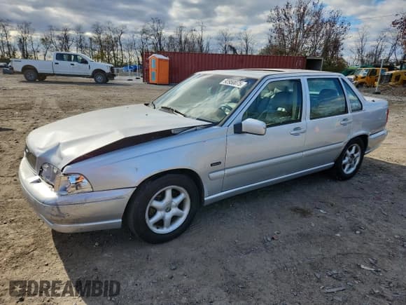 ✅ 1998 Volvo S70 • VIN: YV1LS5587W1489643 • Лот: 92950075. Опубликован ранее на Copart с пробегом Не указан. Бесплатный доступ к архиву аукционных продаж из США и подробный отчёт об истории автомобиля на DreamBid. Изображение 1.