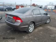 ✅ 2010 Honda Civic LX • VIN: 2HGFA1F51AH576405 • Lot: 43687604. Wystawiony na IAAI z przebiegiem 183 704 mil. Bezpłatny archiwum sprzedaży aukcyjnych z USA i szczegółowy raport historii pojazdu na DreamBid. Zdjęcie 4.