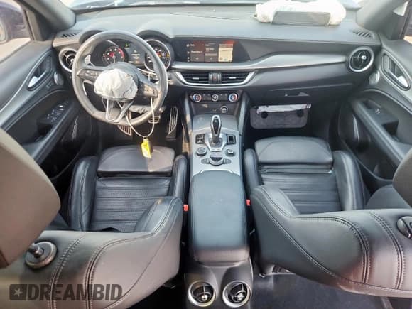 ✅ 2021 Alfa Romeo Stelvio Ti • VIN: ZASPAKBN7M7D09744 • Lot: 84876965. Wystawiony na Copart z przebiegiem 57 364 mil. Bezpłatny archiwum sprzedaży aukcyjnych z USA i szczegółowy raport historii pojazdu na DreamBid. Zdjęcie 8.