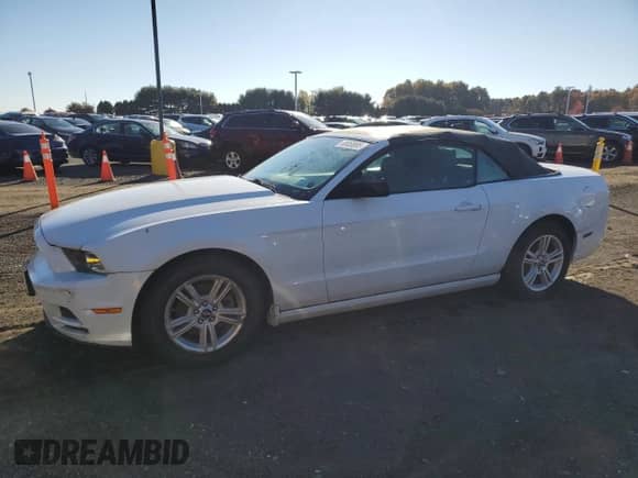 2014 Ford Mustang V6 с VIN 1ZVBP8EM5E5310442, выставлен на аукционе Copart как лот 89859995 с пробегом 110 663 миль миль и Чистый • Clean title. История ставок и продаж доступна на DreamBid. Изображение 1.