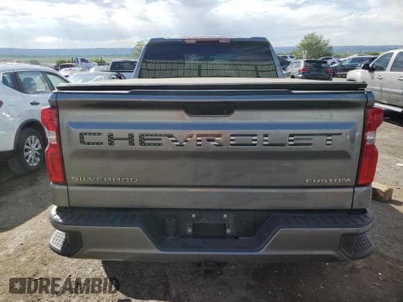 ✅ 2021 Chevrolet Silverado 1500 Custom • VIN: 1GCRYBEK2MZ366355 • Lot: 69865394. Wystawiony na Copart z przebiegiem 59 801 mil. Bezpłatny archiwum sprzedaży aukcyjnych z USA i szczegółowy raport historii pojazdu na DreamBid. Zdjęcie 6.