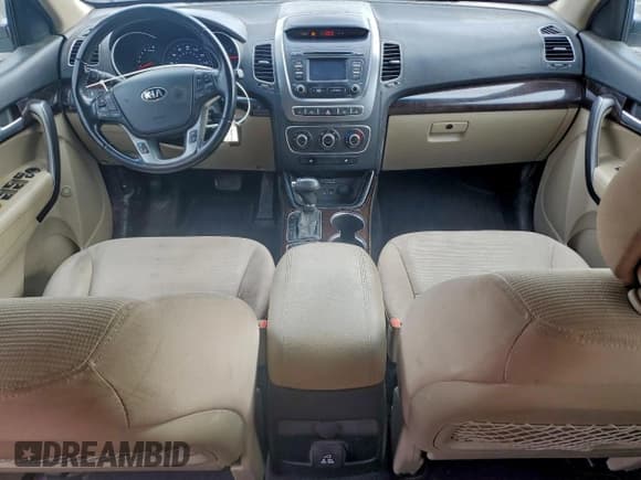 ✅ 2015 Kia Sorento LX • VIN: 5XYKTDA71FG555352 • Lot: 94409955. Listed on Copart with 106,061 mi. Free auction sales archive from the USA and detailed vehicle history report at DreamBid. Image 8.