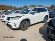 ✅ 2018 Toyota Highlander SE • VIN: 5TDJZRFH8JS887180 • Лот: 43612134. Опубликован ранее на IAAI с пробегом 137 560 миль. Бесплатный доступ к архиву аукционных продаж из США и подробный отчёт об истории автомобиля на DreamBid. Изображение 2.