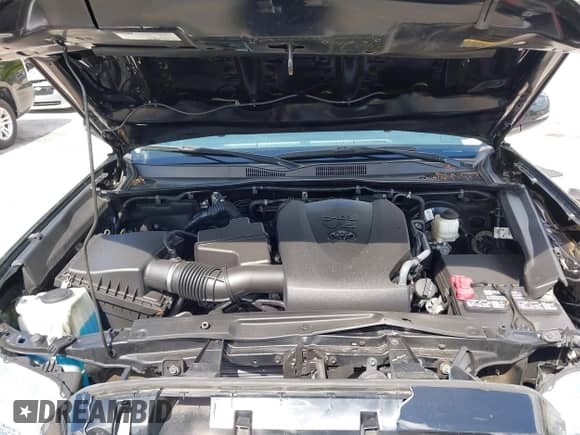 2022 Toyota Tacoma SR5 with VIN 3TMAZ5CN4NM164094, listed as a IAAI auction lot 43409274 with 38,585 mi miles and . Bid and sale history available at DreamBid. Image 10.