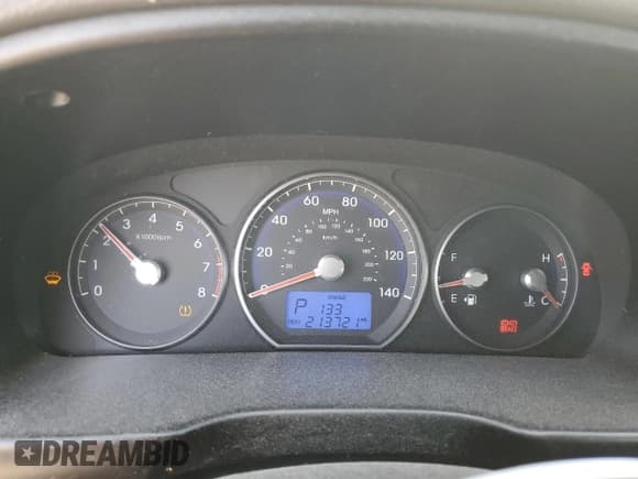 ✅ 2011 Hyundai Santa Fe SE • VIN: 5XYZH4AG4BG059858 • Lot: 77555074. Listed on Copart with 213,721 mi. Free auction sales archive from the USA and detailed vehicle history report at DreamBid. Image 9.