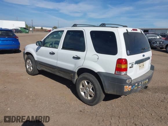 ✅ 2006 Ford Escape XLT • VIN: 1FMYU93186KA32395 • Lot: 43085546. Wystawiony na IAAI z przebiegiem 71 788 mil. Bezpłatny archiwum sprzedaży aukcyjnych z USA i szczegółowy raport historii pojazdu na DreamBid. Zdjęcie 3.