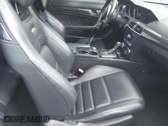 ✅ 2012 Mercedes-Benz C 63 AMG • VIN: WDDGJ7HB2CF731126 • Lot: 43455538. Wystawiony na IAAI z przebiegiem 88 707 mil. Bezpłatny archiwum sprzedaży aukcyjnych z USA i szczegółowy raport historii pojazdu na DreamBid. Zdjęcie 5.