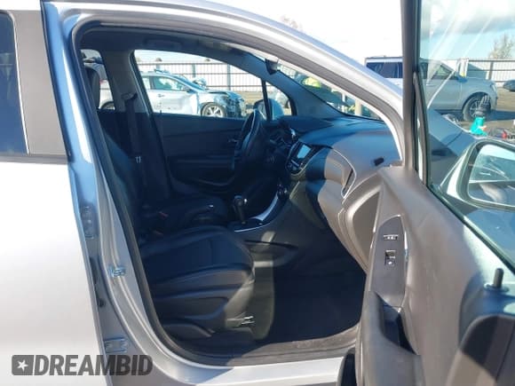 ✅ 2021 Chevrolet Trax LT • VIN: KL7CJPSB3MB325041 • Lot: 43750227. Listed on IAAI with 69,718 mi. Free auction sales archive from the USA and detailed vehicle history report at DreamBid. Image 5.