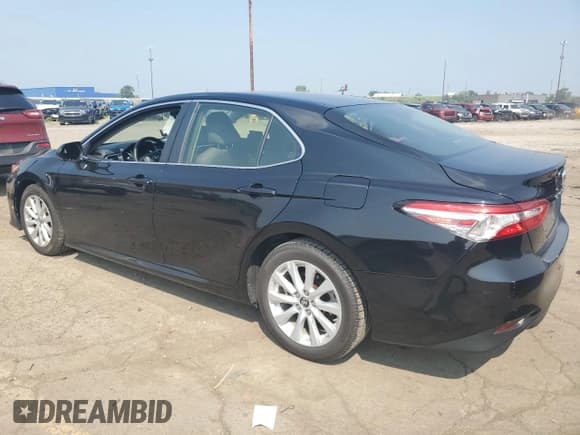 ✅ 2018 Toyota Camry LE • VIN: JTNB11HK8J3017268 • Lot: 64760415. Wystawiony na Copart z przebiegiem 114 509 mil. Bezpłatny archiwum sprzedaży aukcyjnych z USA i szczegółowy raport historii pojazdu na DreamBid. Zdjęcie 2.