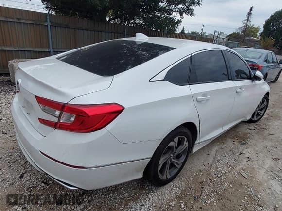 ✅ 2018 Honda Accord EX-L • VIN: 1HGCV1F67JA053047 • Lot: 43464803. Listed on IAAI with Not provided. Free auction sales archive from the USA and detailed vehicle history report at DreamBid. Image 4.