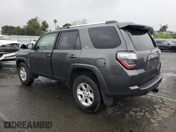 ✅ 2023 Toyota 4Runner SR5 • VIN: JTEMU5JR4P6100122 • Lot: 44984915. Wystawiony na Copart z przebiegiem 23 588 mil. Bezpłatny archiwum sprzedaży aukcyjnych z USA i szczegółowy raport historii pojazdu na DreamBid. Zdjęcie 2.