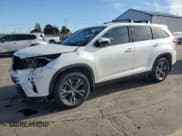 ✅ 2019 Toyota Highlander LE • VIN: 5TDBZRFH4KS737153 • Лот: 82694905. Опубликован ранее на Copart с пробегом 103 822 миль. Бесплатный доступ к архиву аукционных продаж из США и подробный отчёт об истории автомобиля на DreamBid. Изображение 1.
