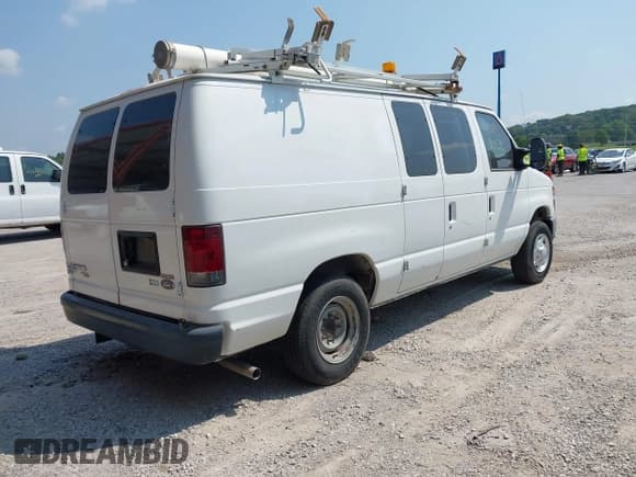 ✅ 2012 Ford Econoline Cargo Commercial • VIN: 1FTNE1EW0CDB13390 • Lot: 42899058. Wystawiony na IAAI z przebiegiem 119 855 mil. Bezpłatny archiwum sprzedaży aukcyjnych z USA i szczegółowy raport historii pojazdu na DreamBid. Zdjęcie 4.