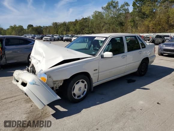 ✅ 1998 Volvo S70 • VIN: YV1LS5574W2522051 • Lot: 85093595. Listed on Copart with 181,291 mi. Free auction sales archive from the USA and detailed vehicle history report at DreamBid. Image 1.