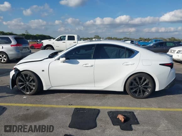 ✅ 2024 Lexus IS 350 F Sport • VIN: JTHBZ1B21R5079910 • Lot: 41457965. Wystawiony na IAAI z przebiegiem 3 537 mil. Bezpłatny archiwum sprzedaży aukcyjnych z USA i szczegółowy raport historii pojazdu na DreamBid. Zdjęcie 14.