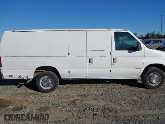 ✅ 2003 Ford Econoline Cargo Super • VIN: 1FTNS24L73HC05806 • Lot: 43307665. Wystawiony na IAAI z przebiegiem 285 594 mil. Bezpłatny archiwum sprzedaży aukcyjnych z USA i szczegółowy raport historii pojazdu na DreamBid. Zdjęcie 13.