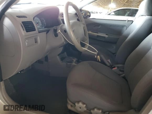 ✅ 2004 Kia Rio • VIN: KNADC125746326479 • Лот: 63055165. Опубликован ранее на Copart с пробегом 44 294 миль. Бесплатный доступ к архиву аукционных продаж из США и подробный отчёт об истории автомобиля на DreamBid. Изображение 7.