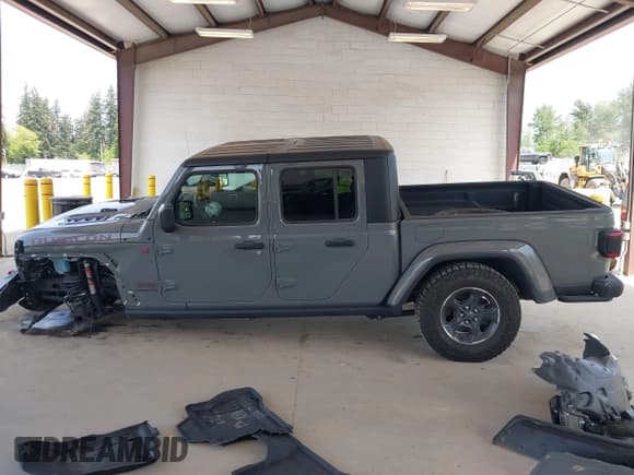 ✅ 2022 Jeep Gladiator Rubicon • VIN: 1C6JJTBG6NL166081 • Lot: 42204431. Listed on IAAI with 40,568 mi. Free auction sales archive from the USA and detailed vehicle history report at DreamBid. Image 15.
