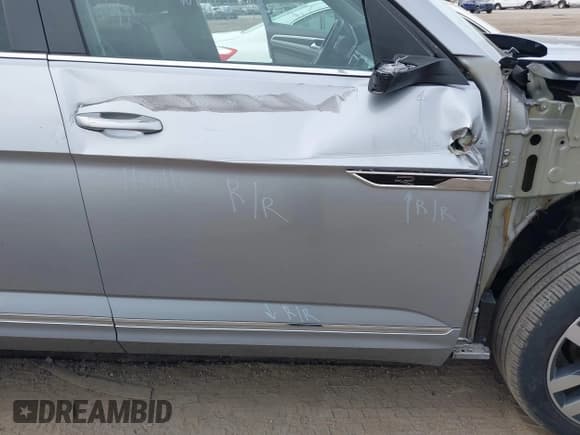 ✅ 2021 Volkswagen Atlas SEL R-Line • VIN: 1V2SR2CA4MC547659 • Lot: 43026254. Wystawiony na IAAI z przebiegiem 55 769 mil. Bezpłatny archiwum sprzedaży aukcyjnych z USA i szczegółowy raport historii pojazdu na DreamBid. Zdjęcie 19.