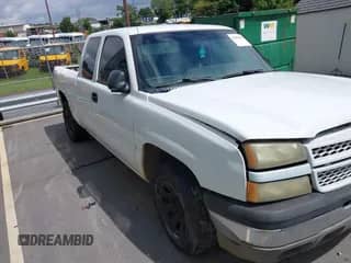 2005 Chevrolet Silverado 1500 Work Truck z VIN 1GCEC19XX5Z257107, wystawiony jako IAAI lot #42980405 z przebiegiem Nie podano mil oraz . Historia ofert i sprzedaży dostępna na DreamBid. Obrazek 1.
