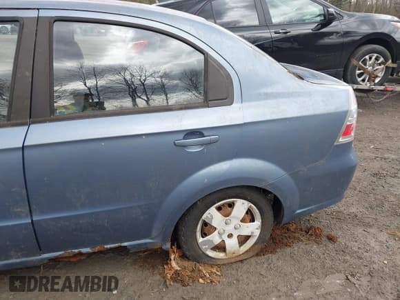 ✅ 2007 Chevrolet Aveo LS • VIN: KL1TD56667B175174 • Lot: 42012342. Wystawiony na IAAI z przebiegiem 100 534 mil. Bezpłatny archiwum sprzedaży aukcyjnych z USA i szczegółowy raport historii pojazdu na DreamBid. Zdjęcie 6.