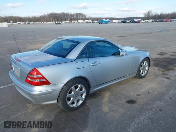 ✅ 2001 Mercedes-Benz SLK 230 Kompressor • VIN: WDBKK49F71F187400 • Lot: 41234092. Listed on IAAI with 168,219 mi. Free auction sales archive from the USA and detailed vehicle history report at DreamBid. Image 4.