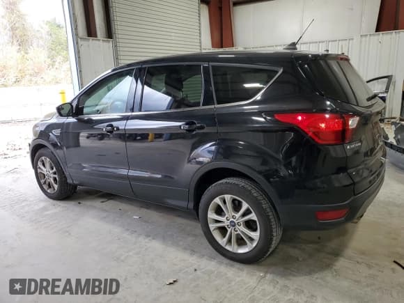 ✅ 2019 Ford Escape SE • VIN: 1FMCU9GD7KUC06115 • Лот: 91668825. Опубликован ранее на Copart с пробегом 100 337 миль. Бесплатный доступ к архиву аукционных продаж из США и подробный отчёт об истории автомобиля на DreamBid. Изображение 2.