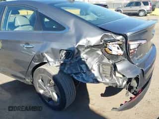 2017 Hyundai Sonata Limited с VIN KMHE54L28HA063330, выставлен на аукционе IAAI как лот 43429142 с пробегом 90 284 миль миль и . История ставок и продаж доступна на DreamBid. Изображение 6.