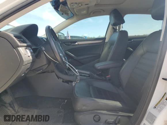 ✅ 2015 Volkswagen Passat SE • VIN: 1VWBT7A30FC011800 • Lot: 85328385. Listed on Copart with 162,167 mi. Free auction sales archive from the USA and detailed vehicle history report at DreamBid. Image 7.