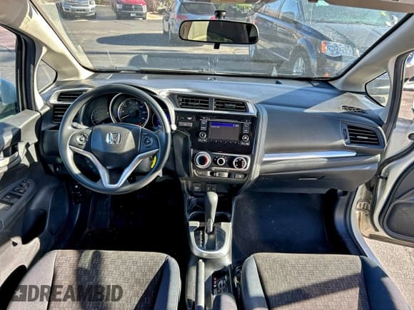 ✅ 2017 Honda Fit LX • VIN: JHMGK5H51HS021136 • Лот: 94945075. Опубликован ранее на Copart с пробегом 106 885 миль. Бесплатный доступ к архиву аукционных продаж из США и подробный отчёт об истории автомобиля на DreamBid. Изображение 9.